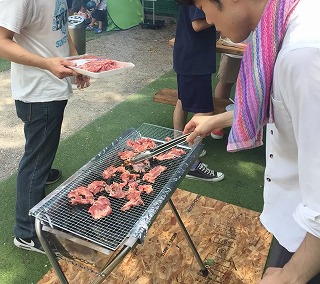 BBQ_肉を焼いているところ