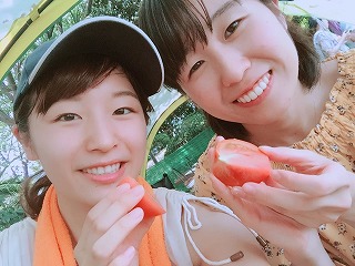 BBQ＿トマトをもって記念撮影