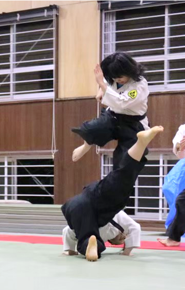 運体飛燕突き